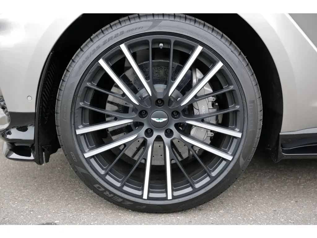 二手阿斯顿马丁| 2023 DBX 707 SUV 来自Aston Martin Fukuoka